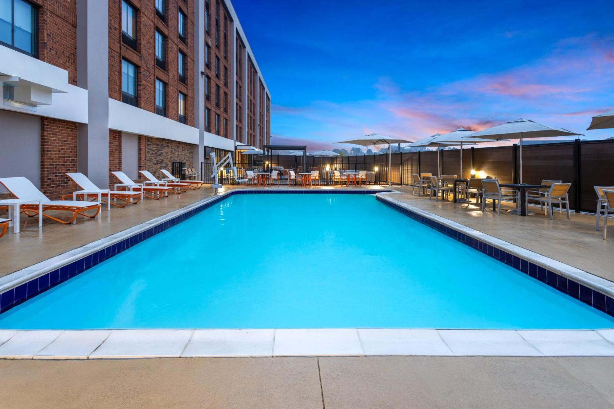 Holiday Inn & Suites Richmond West End, An Ihg Hotel Eksteriør bilde